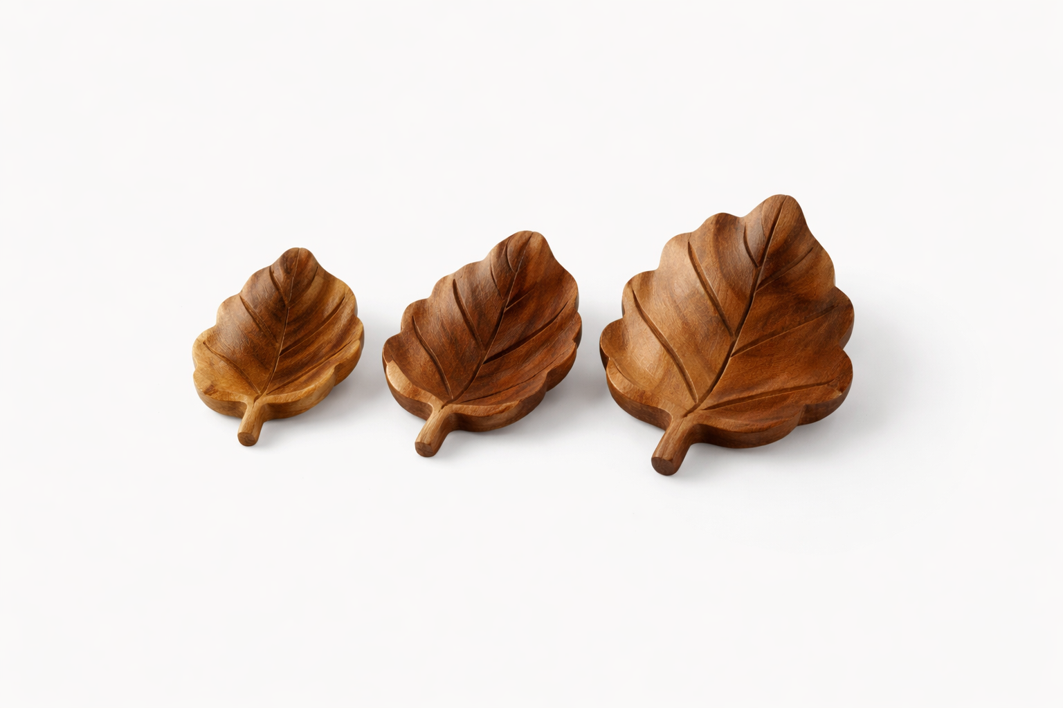Wooden leaf bowls in small and large